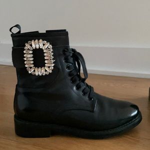 Girls ankle boots with zippers on the side